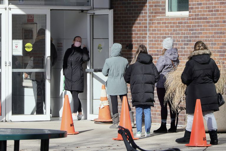 سكان نيويورك يصطفون لأخذ مواعيد اللقاح