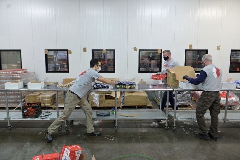 سكان نيويورك يصطفون لأخذ مواعيد اللقاح