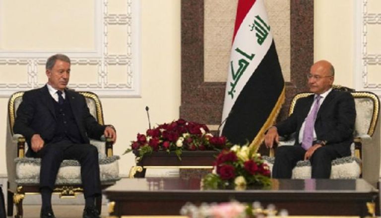 الرئيس العراقي برهم صالح ووزير الدفاع التركي