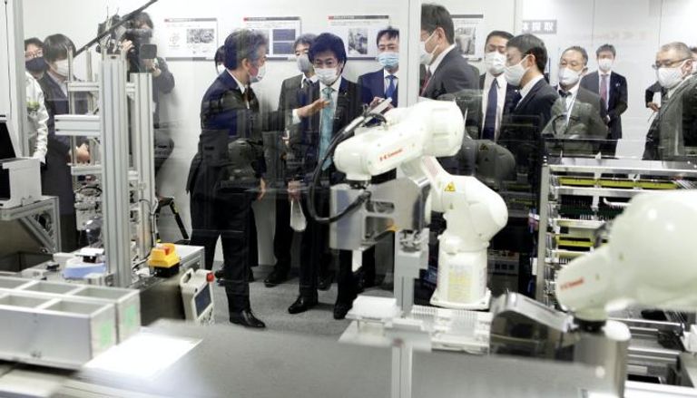 روبوت ياباني يفحص كورونا
