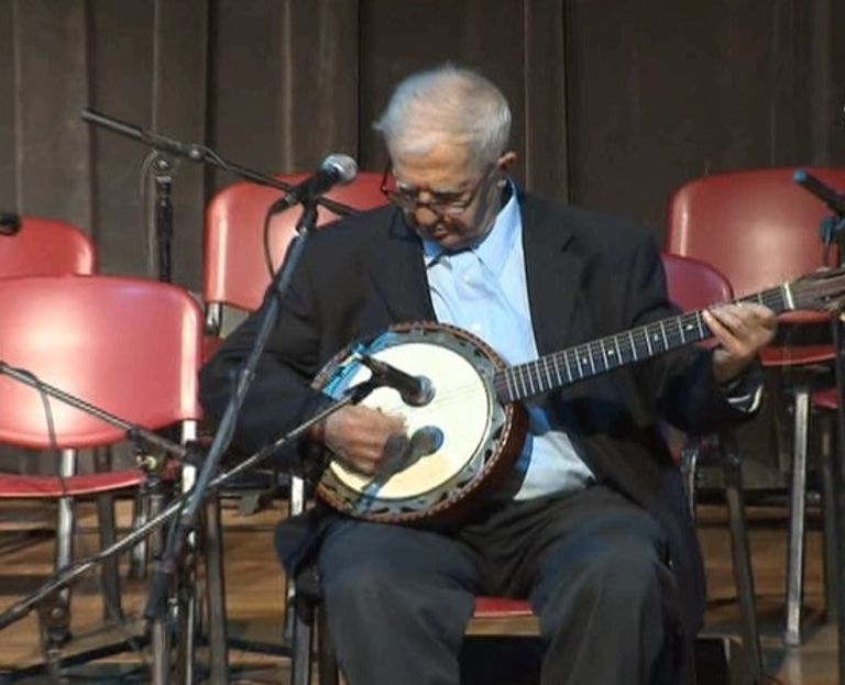 الفنان الجزائري الراحل محمد رشيدي المعروف باسم "الشيخ الناموس" - أرشيفية الفنان الجزائري الراحل محمد رشيدي المعروف باسم "الشيخ الناموس" - أرشيفية