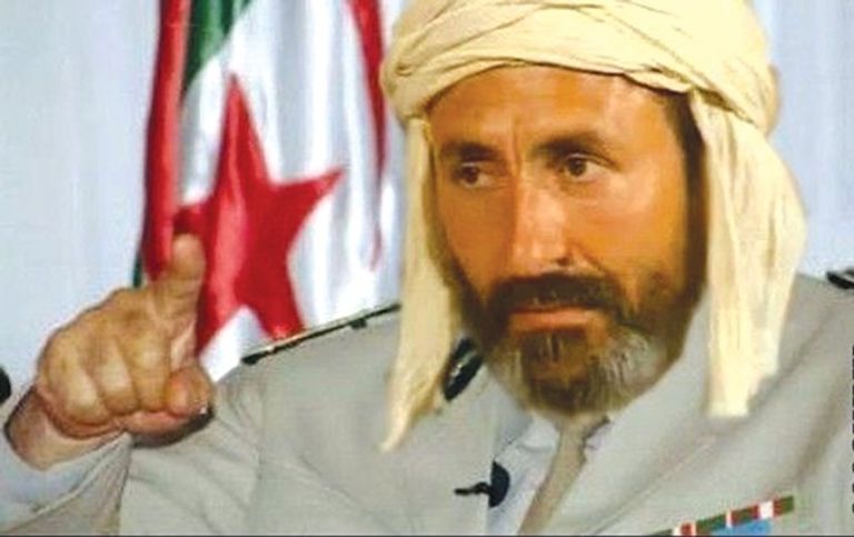 الفنان الجزائري عثمان عريوات في أحد أدوراه الكوميدية