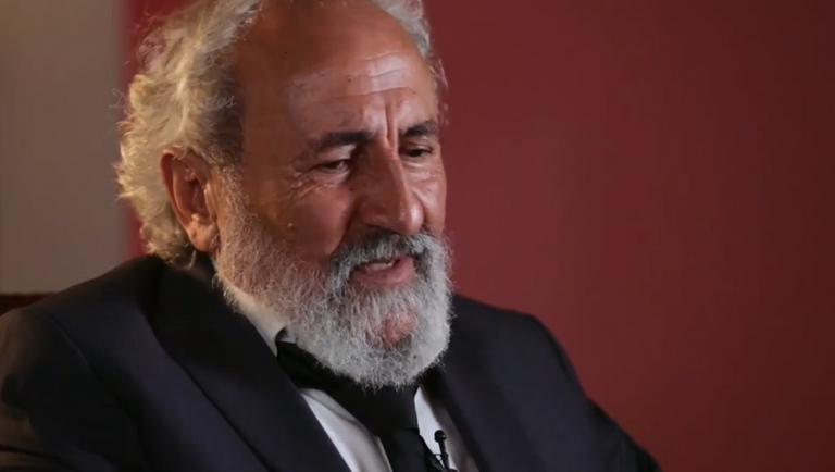 أول ظهور للفنان الجزائري القدير عثمان عريوات