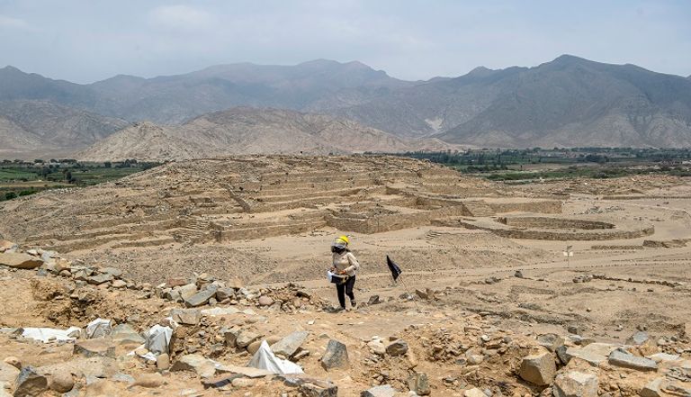 موقع أثري في مدينة كارال بالبيرو