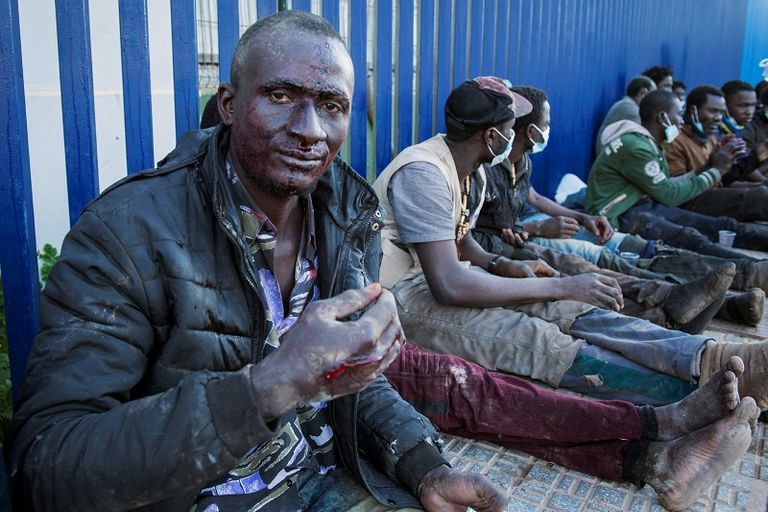 عدد من المهاجرين