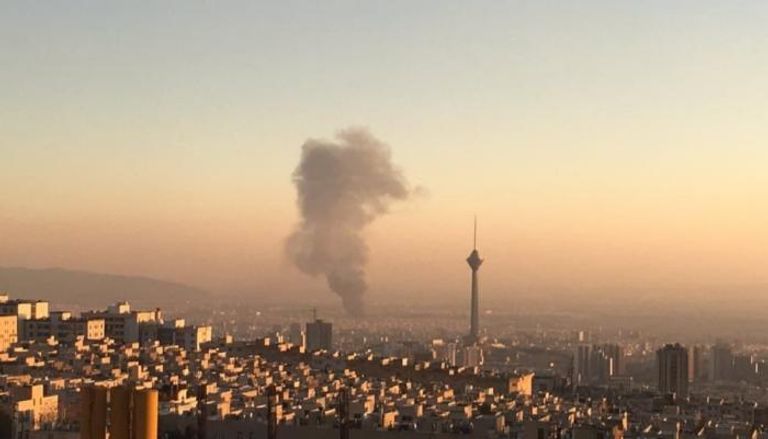 حريق ضخم يصل لمحطة مترو في طهران