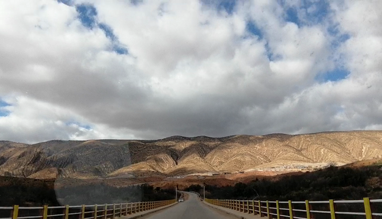 جبال الأوراس الجزائرية في الطريق إلى قرية تاقوست بولاية باتنة