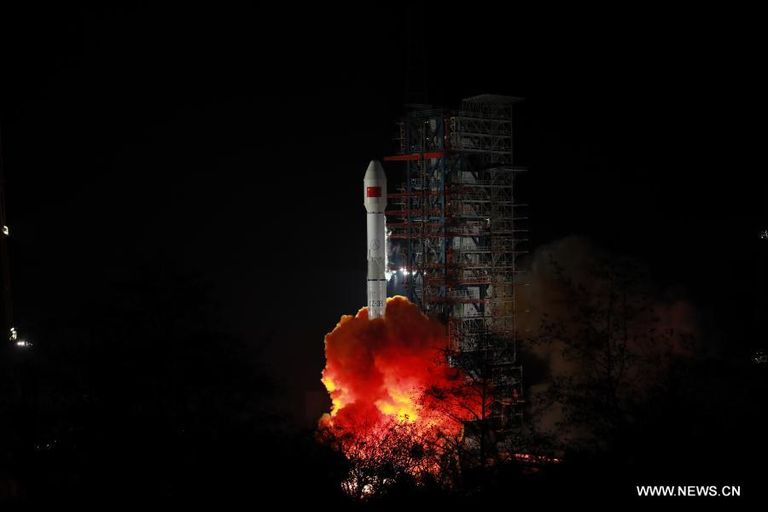 الصين تطلق بنجاح قمر اتصالات جديدا إلى الفضاء