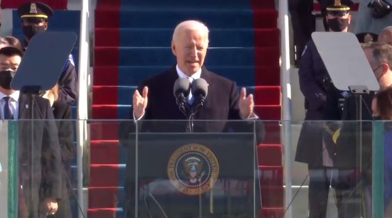 الرئيس وقرينته ونائبته وزوجها آثروا جميعا ارتداء ملابس من تصميم مصممين أمريكيين