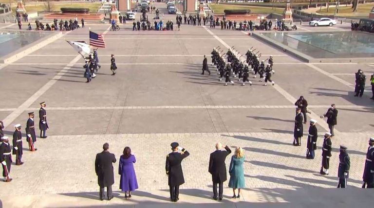 جو بايدن يشهد عرض عسكري أمام مبنى الكابيتول الأمريكي