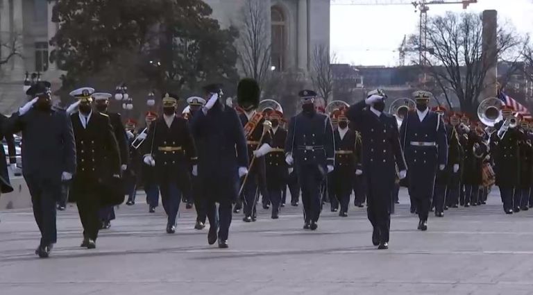 جو بايدن يشهد عرض عسكري أمام مبنى الكابيتول الأمريكي