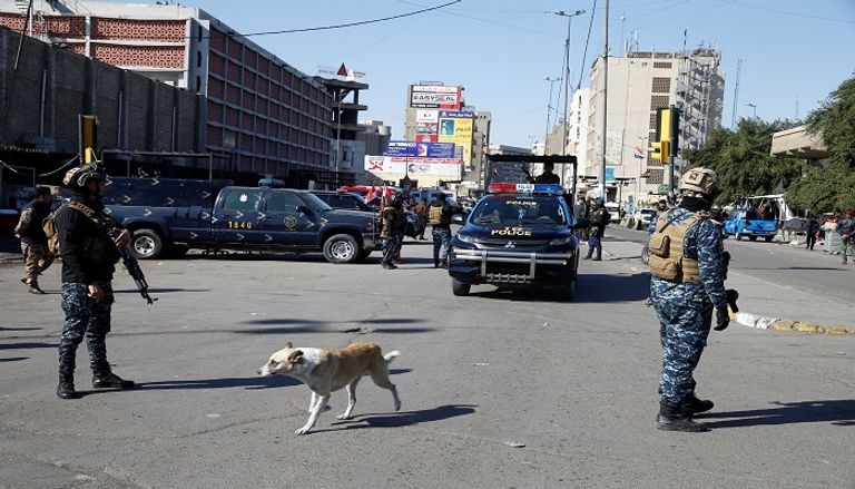 عناصر أمن تنتشر في موقع التفجيرات ببغداد