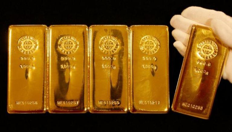 سبائك الذهب معروضة بمتجر جينزا تاناكا في طوكيو - رويترز