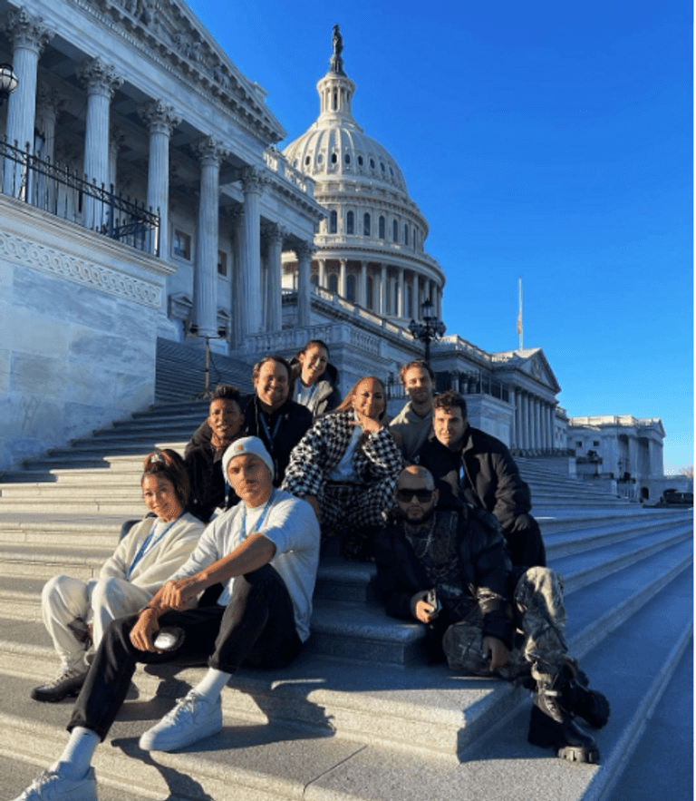 ليدي جاجا مع جنود الحرس الوطني الأمريكي