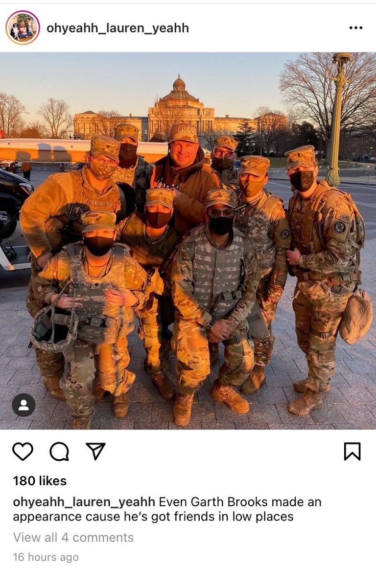 ليدي جاجا مع جنود الحرس الوطني الأمريكي