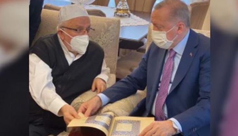 أردوغان خلال زيارته لنديم أورهان
