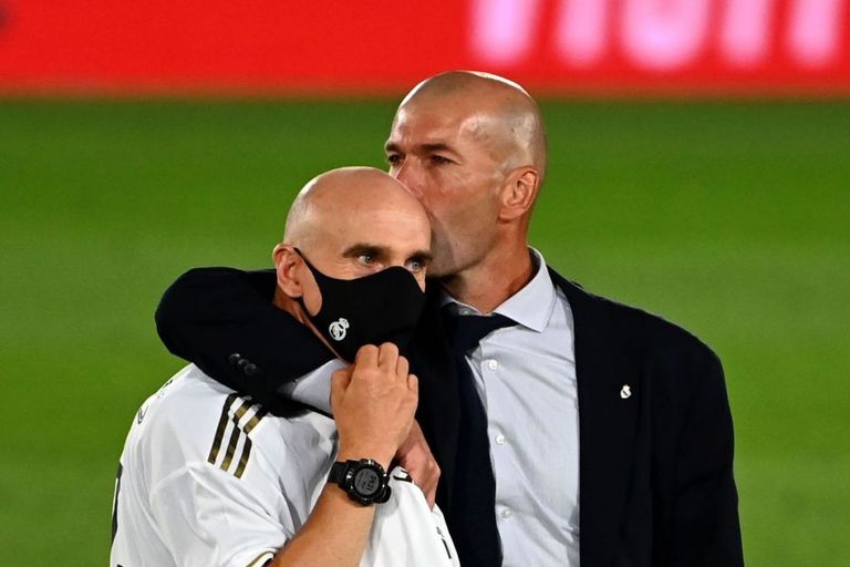زيدان ومساعده ديفيد بيتوني زين الدين زيدان مدرب ريال مدريد