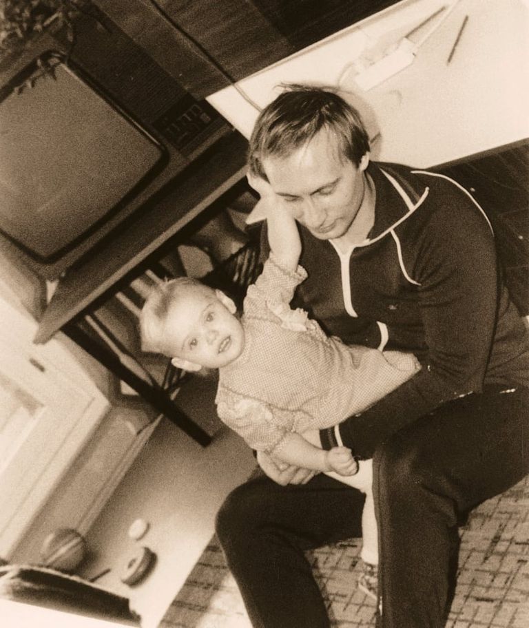 بوتين وابنته في شقة دريسدن 