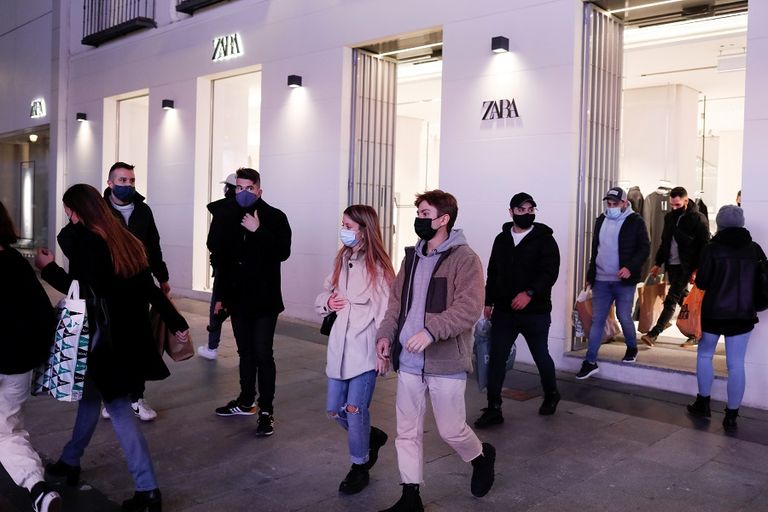 مستشفيات إسبانيا تكتظ بالمرضى والمصابين بفيروس كورونا