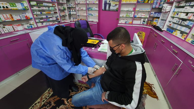 فحوصات عشوائية للكشف عن مصابي كورونا بغزة