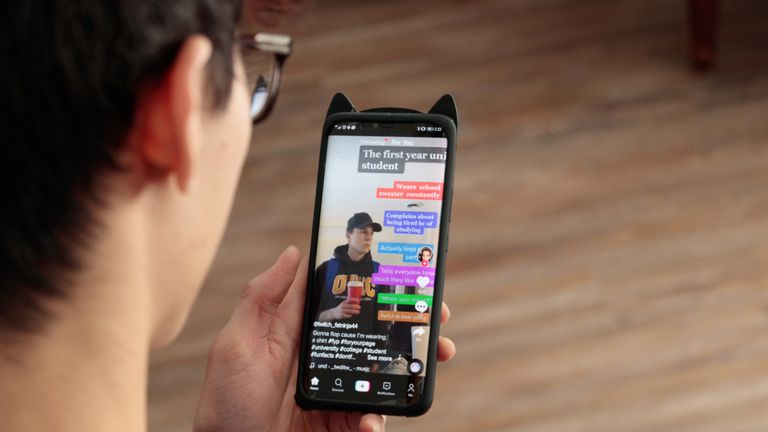 هربت المراهقة الإيطالية مع صديقة تعرفت عليها عبر تيك توك