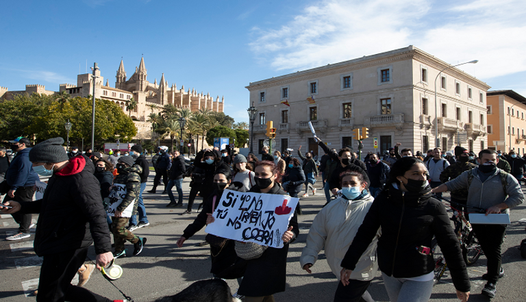 جانب من مظاهرات مدريد ضد قيود كورونا جانب من مظاهرات مدريد ضد قيود كورونا