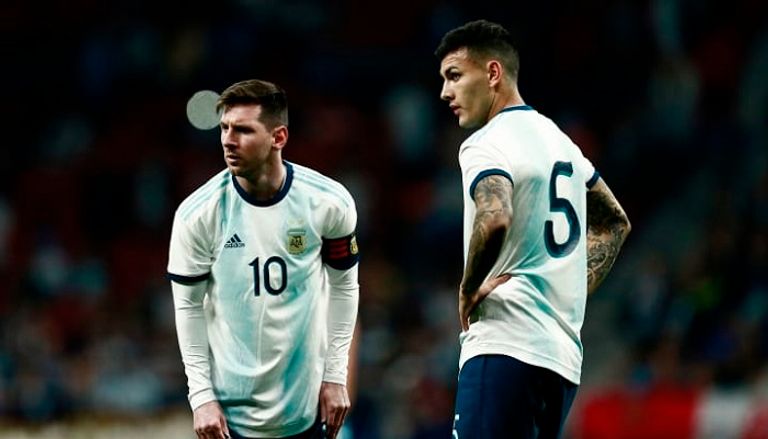 ليونيل ميسي قائد برشلونة وباراديس لاعب باريس سان جيرمان في منتخب الأرجنتين ليونيل ميسي قائد برشلونة