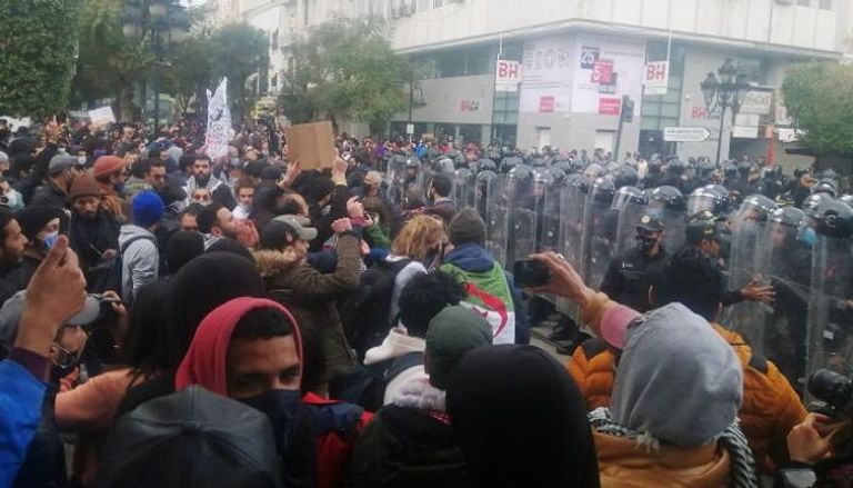 جانب من الاحتجاجات في تونس- رويترز