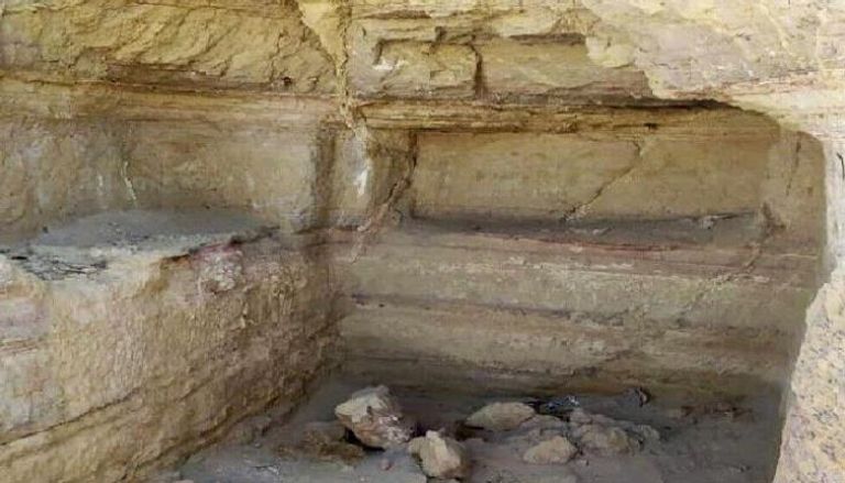 إحدى المقابر الصخرية المكتشفة في اليمن