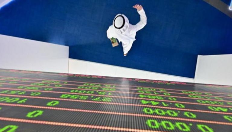 شاشة تداول تابعة لأسواق المال الإماراتية