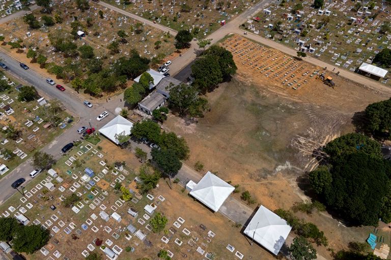 مقبرة ماناوس في البرازيل