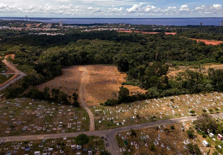 مقبرة ماناوس في البرازيل