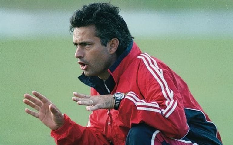 جوزيه مورينيو مدرب توتنهام الحالي في مستهل مشواره التدريبي البرتغالي جوزيه مورينيو مدرب توتنهام الحالي