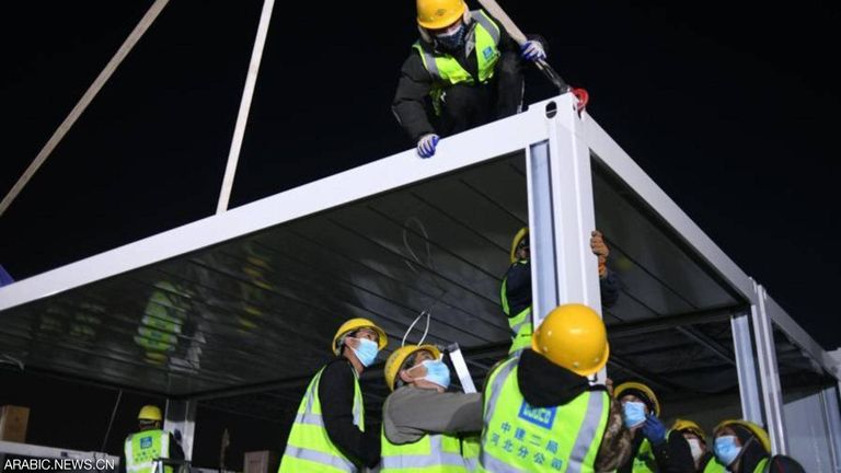 الصين تبني منشأة صحية في زمن قياسي