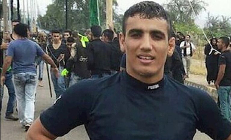 بطل المصارعة الإيراني مهدي علي حسيني النظام الإيراني يواصل نصب مشانقه