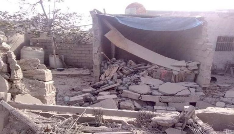 جانب من دمار منازل قصفها الحوثيون بالحديدة