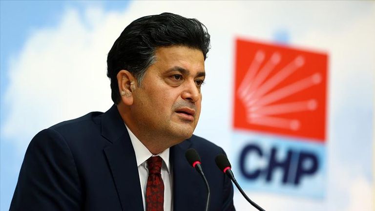 جلال جليك محامي زعيم المعارضة التركية كمال قليجدار أوغلو القاضي التركي عرفان فيدان