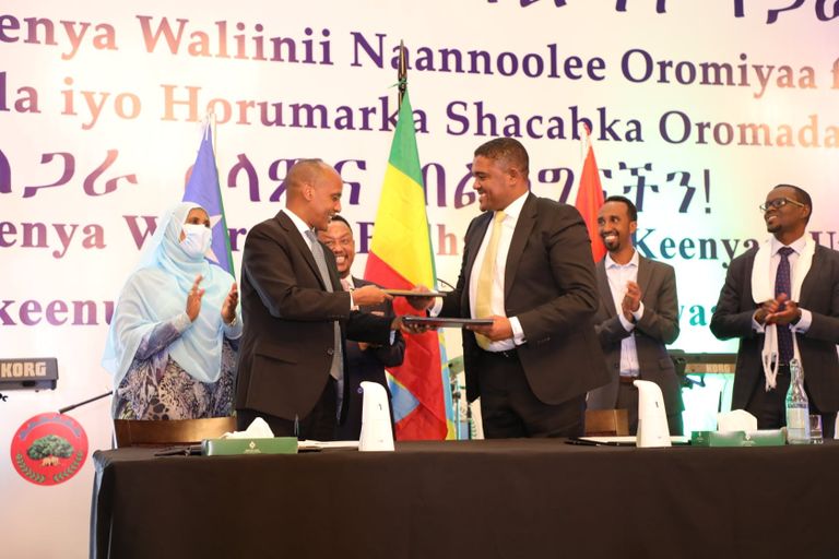 حاكما إقليمي أوروميا شيملس أبديسا والصومال مصطفى محمد 