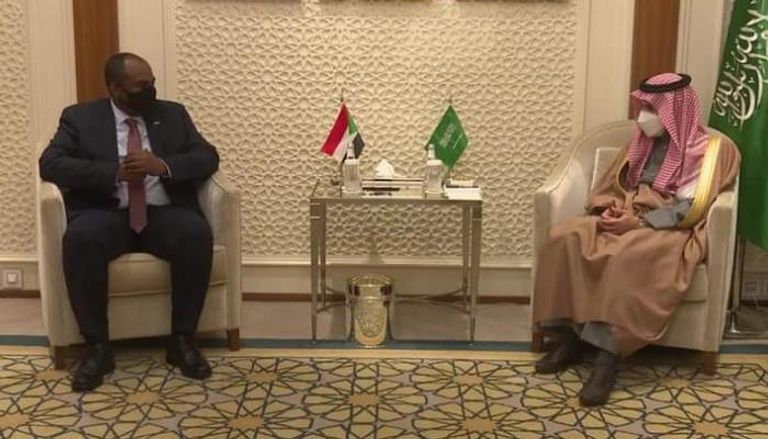 وزير الخارجية السعودي يلتقي عضو مجلس السيادة السوداني