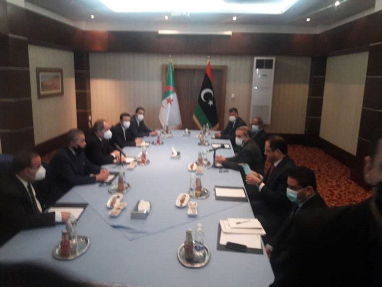 جلسة مباحثات بين وزير الخارجية الجزائري والمشري جانب من لقاء وزير الخارجية الجزائري وخالد المشري بطرابلس