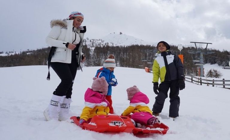 عائلة كريستيانو رونالدو كريستيانو رونالدو مع صديقته جورجينا