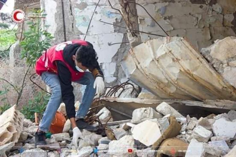 الهلال الأحمر الليبي ينتشل جثث ضحايا الإرهاب