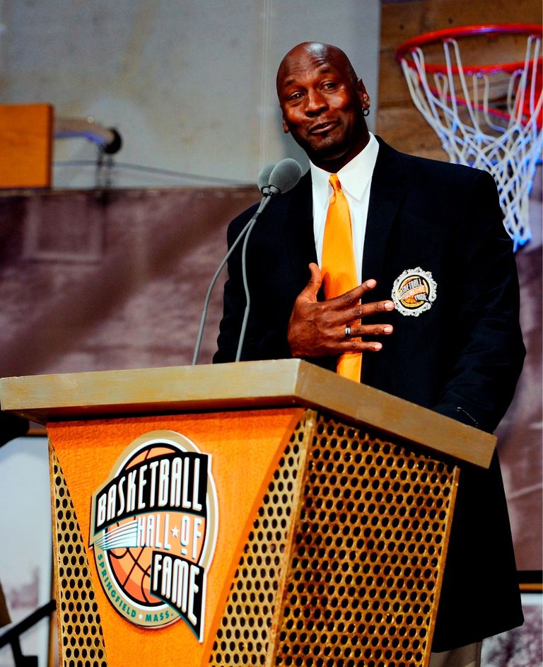 أسطورة السلة الأمريكية مايكل جوردان مشاهير اختاروا الابتعاد عن دائرة الضوء