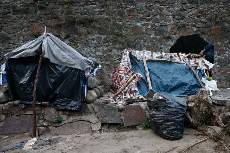 خيم مهاجرين ولاجئين على الحدود الشمالية لإيطاليا