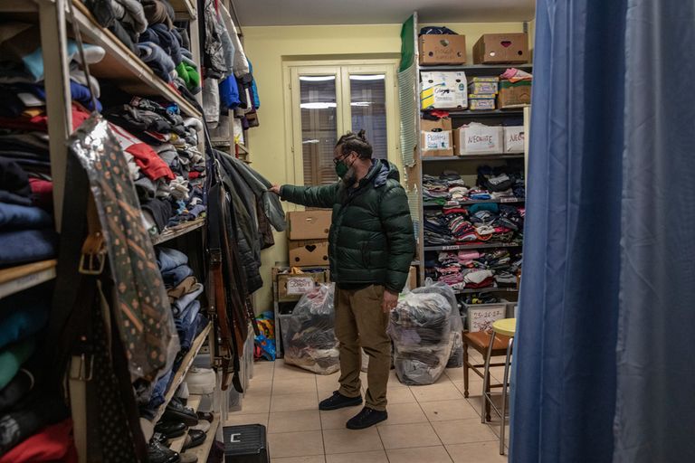 مساعدات لمهاجرين ولاجئين على الحدود الشمالية لإيطاليا