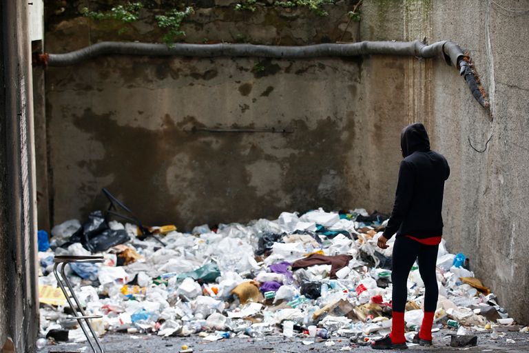 مهاجرون ولاجئون على الحدود الشمالية لإيطاليا