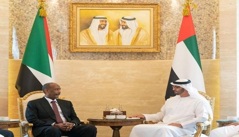الشيخ محمد بن زايد آل نهيان والفريق أول عبدالفتاح البرهان - أرشيفية