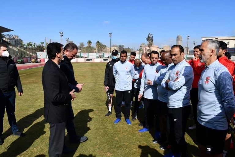 أشرف صبحي مع محمود الخطيب جانب من مران الأهلي