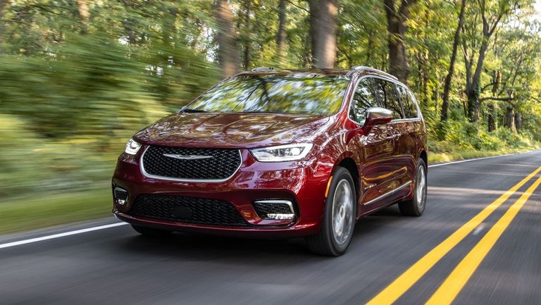 كرايسلر باسيفيكا كيا سيدونا في مواجهة كرايسلر باسيفيكا