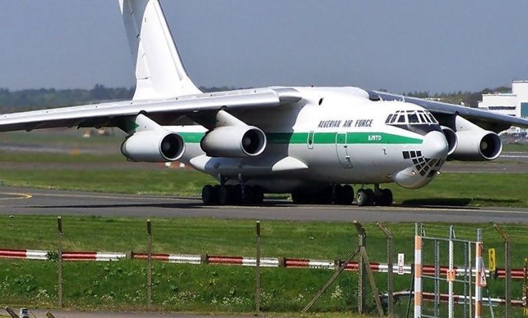 طائرة شحن عسكرية جزائرية نقلت اللقاح الروسي شحنة من لقاح سبوتنيك V الروسي المضاد لفيروس كورونا